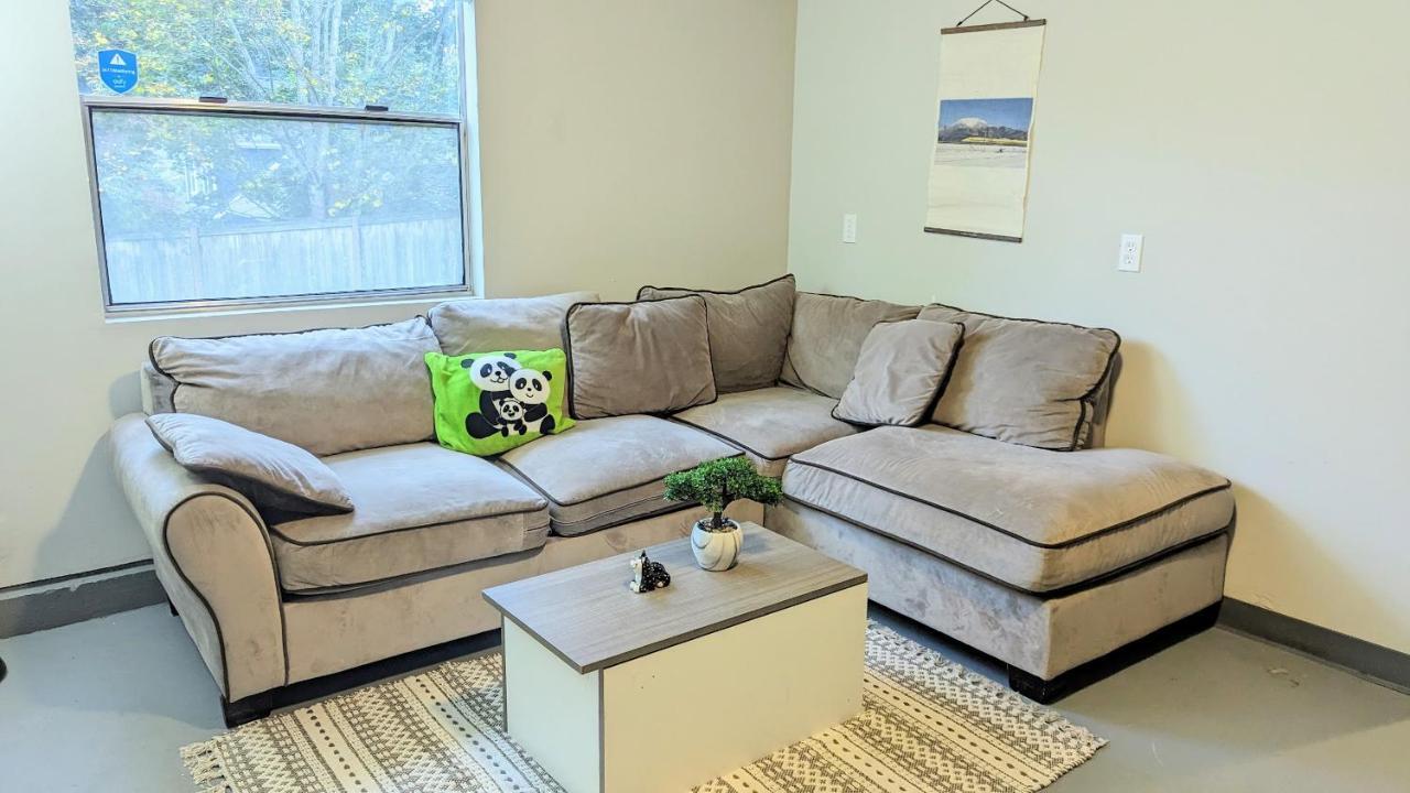 Private Guest Suite In West Bellevue Home Exterior foto