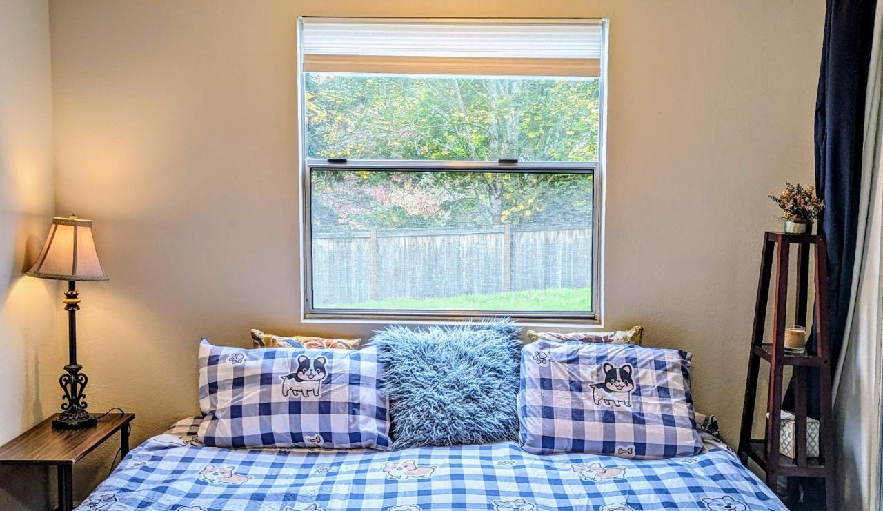 Private Guest Suite In West Bellevue Home Exterior foto
